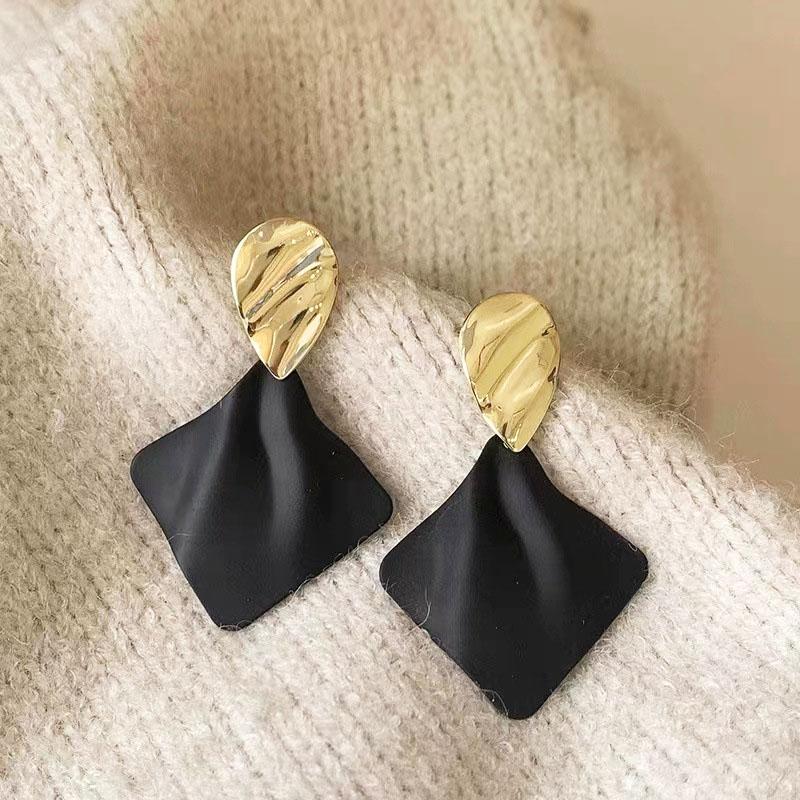 

New Trendy Black Rhombus Pendants Hanging Earrings for Women Gold Color Uneven Top Copper Color Dangle Earrings Boho Zircon