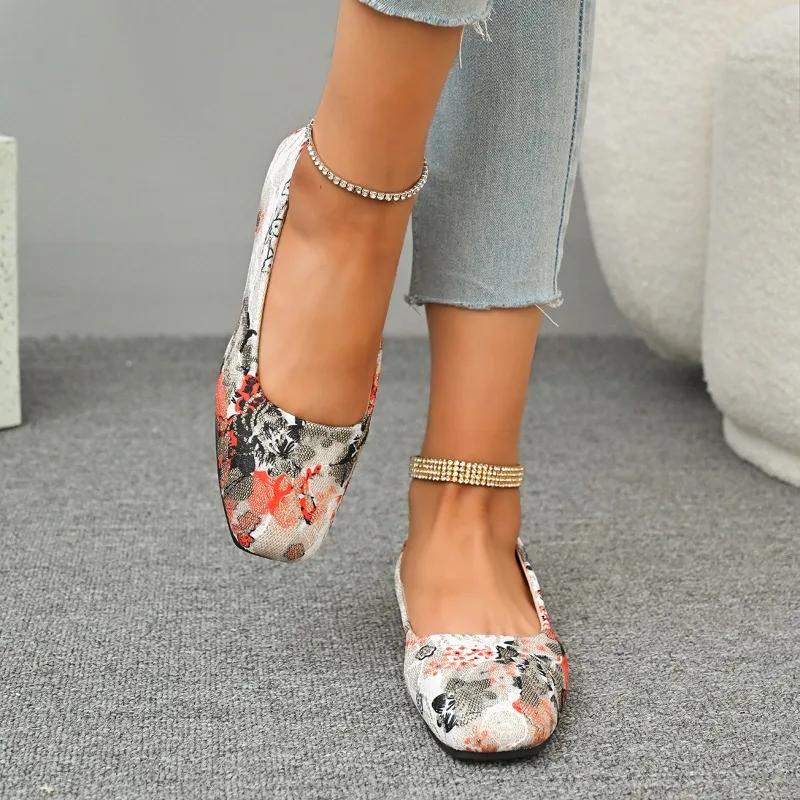 Fashion 2025 Ladies Retro Footwear Flower Embroidery Hollow Out Breathable Lightweight Large Size Flat Casual Shoes