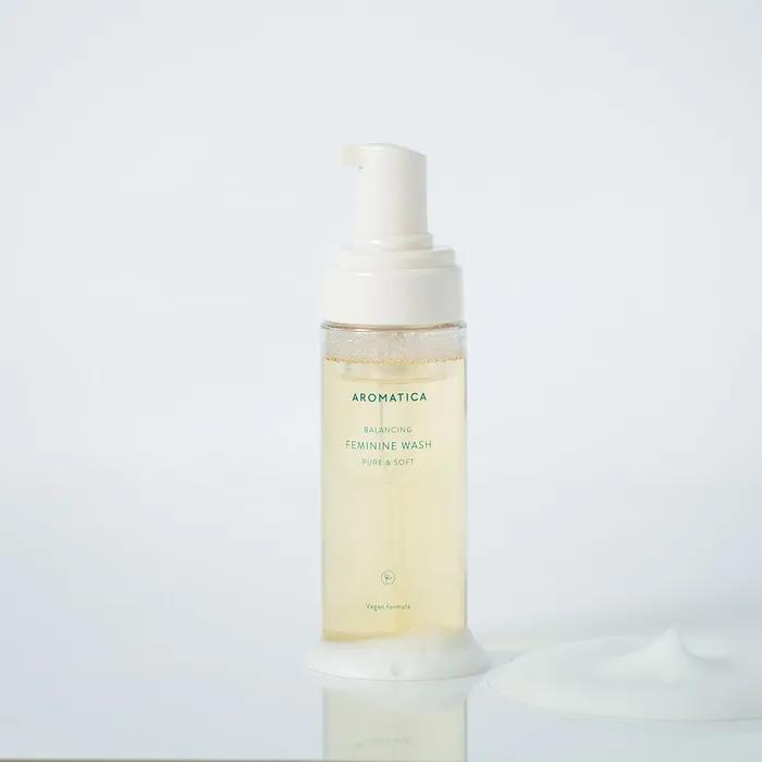 (Hypoallergenic & Mildly Acidic Inner Cleanser) Pure & Soft Feminine Wash 170ml