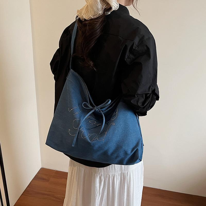 Large capacity lazy wind lightweight buttot bag women's new casual versatile shoulder messenger bag