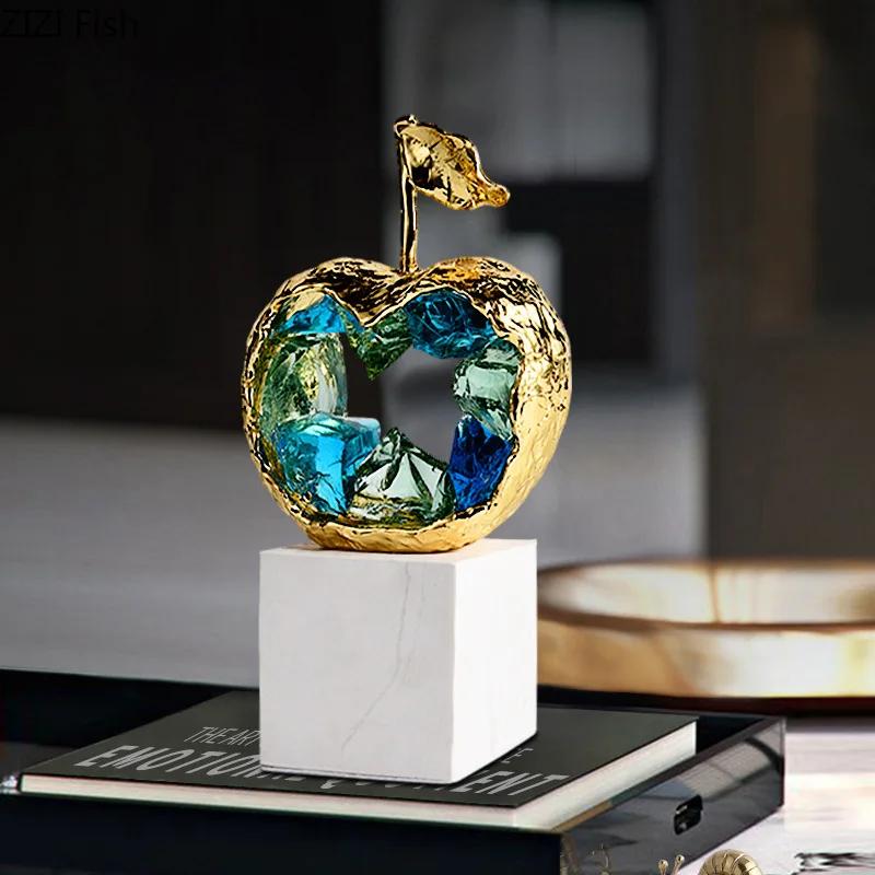 Vergoldete Äpfel/Birnen Statue Schreibtischdekoration Ornamente Moderne Handwerkskunst Marmorsockel Goldene Frucht Skulptur Raumästhetik Dekor
