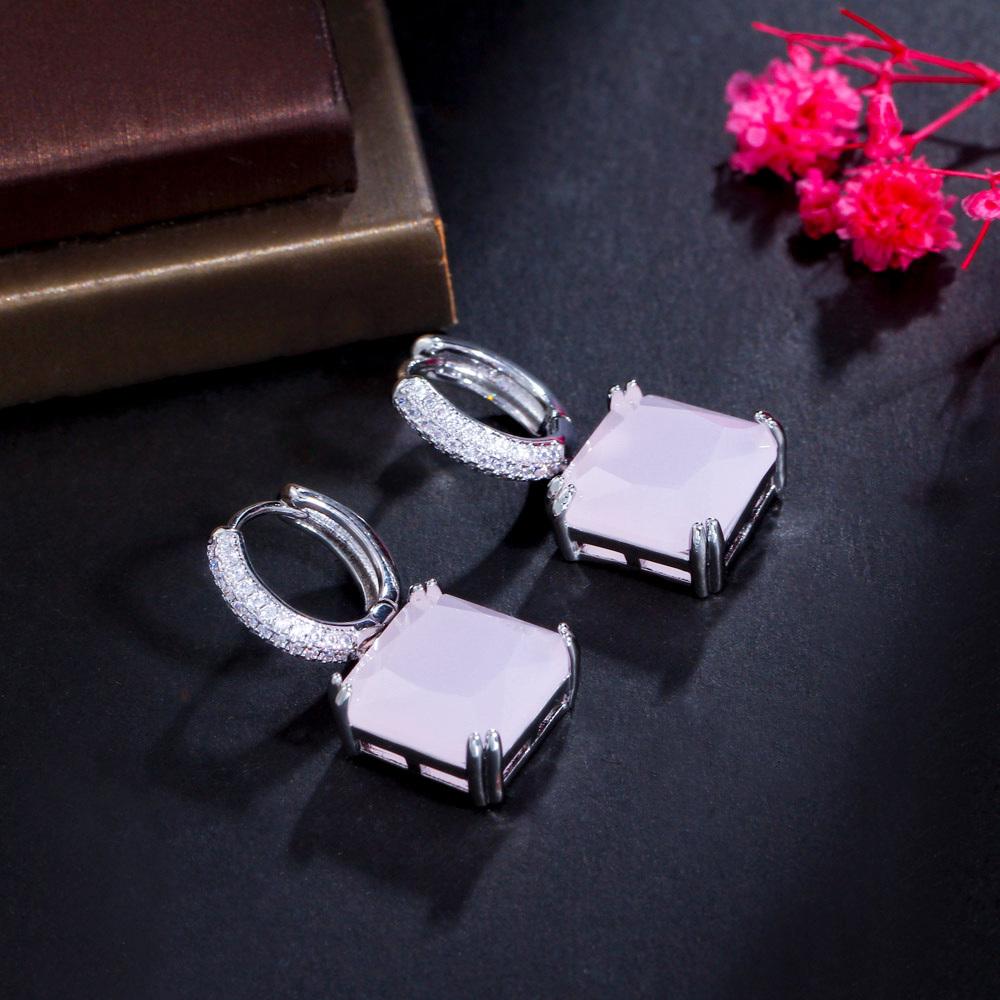 CMM Wunderschöne silberfarbene Zirkonia-Ohrringe im Prinzessinnenschliff, Party-Schmuck