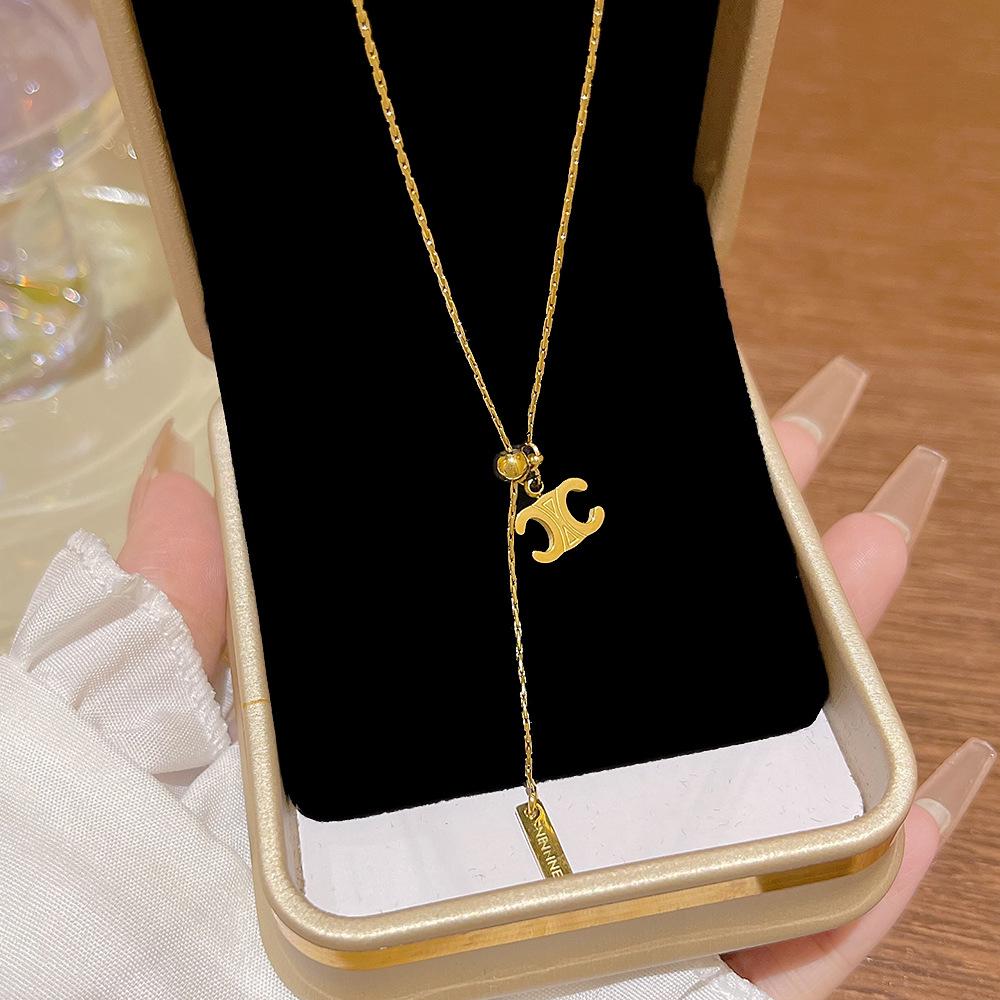 Korean 18K Gold Titanium Steel Women's Clavicle Necklace - Versatile, High-End, Non-Fading Temperament Choker.