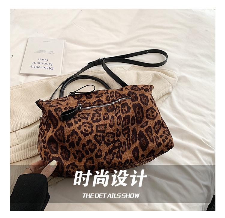 

Модная и популярная сумка большой вместимости с леопардовым принтом женская 2025 новая осенняя универсальная сумка-мессенджер для поездок на работу, на плечо