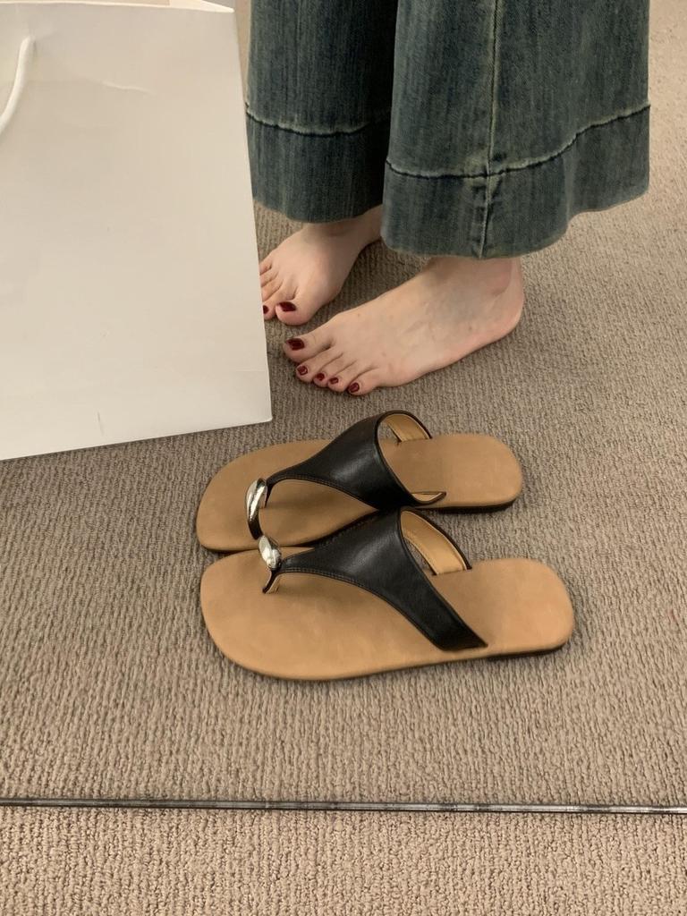 Korean designer set of toe flat-bottomed slippers for women's summer wear is not tiring, casual toe flip-flops, beach sandals