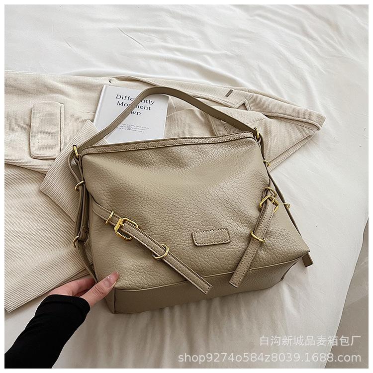 

Нишевый дизайн 2025 Новая сумка кроссбоди Большая сумка Женская сумка-тоут большой вместимости Дизайнерская модная плечевая большая сумка хаки