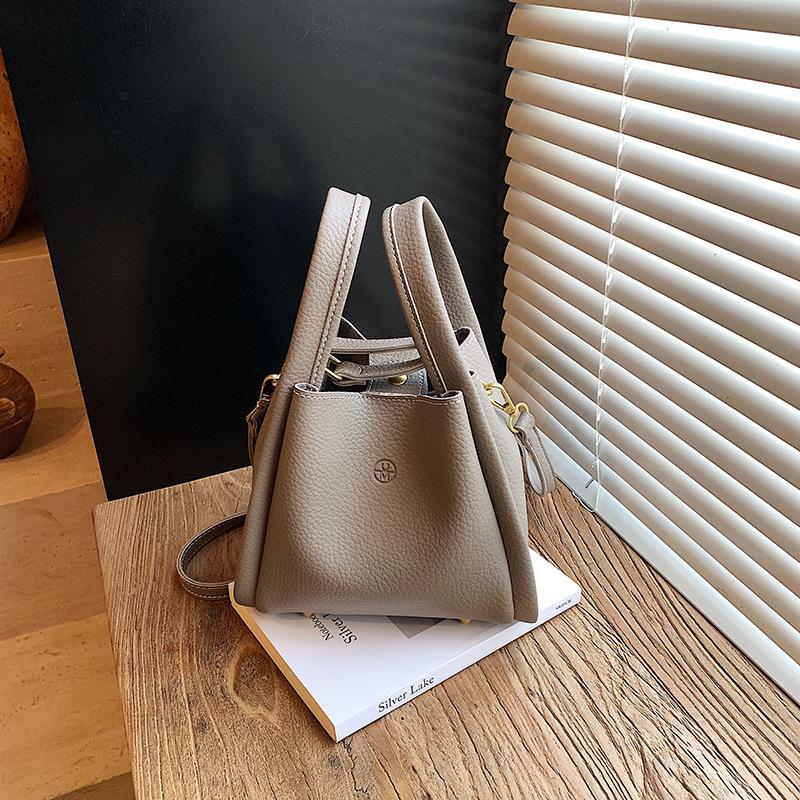 Summer Popular Small Bag Women's New Fashion Versatile Messenger Bag Exquisite Portable Bucket Bag
