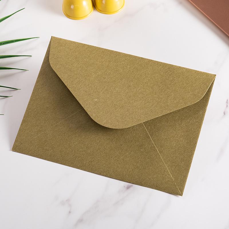 Cashmere Lined Envelopes: Special Paper for Invitations, Postcards, and Retro-Style Triangular Designs