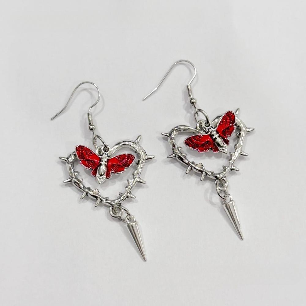 Gothic Punk Sliver Color Moth Red Wings Hollowed-out Thorny Heart Shape Rivet Pendant  for Women Trendy Jewelry Accessories Gift