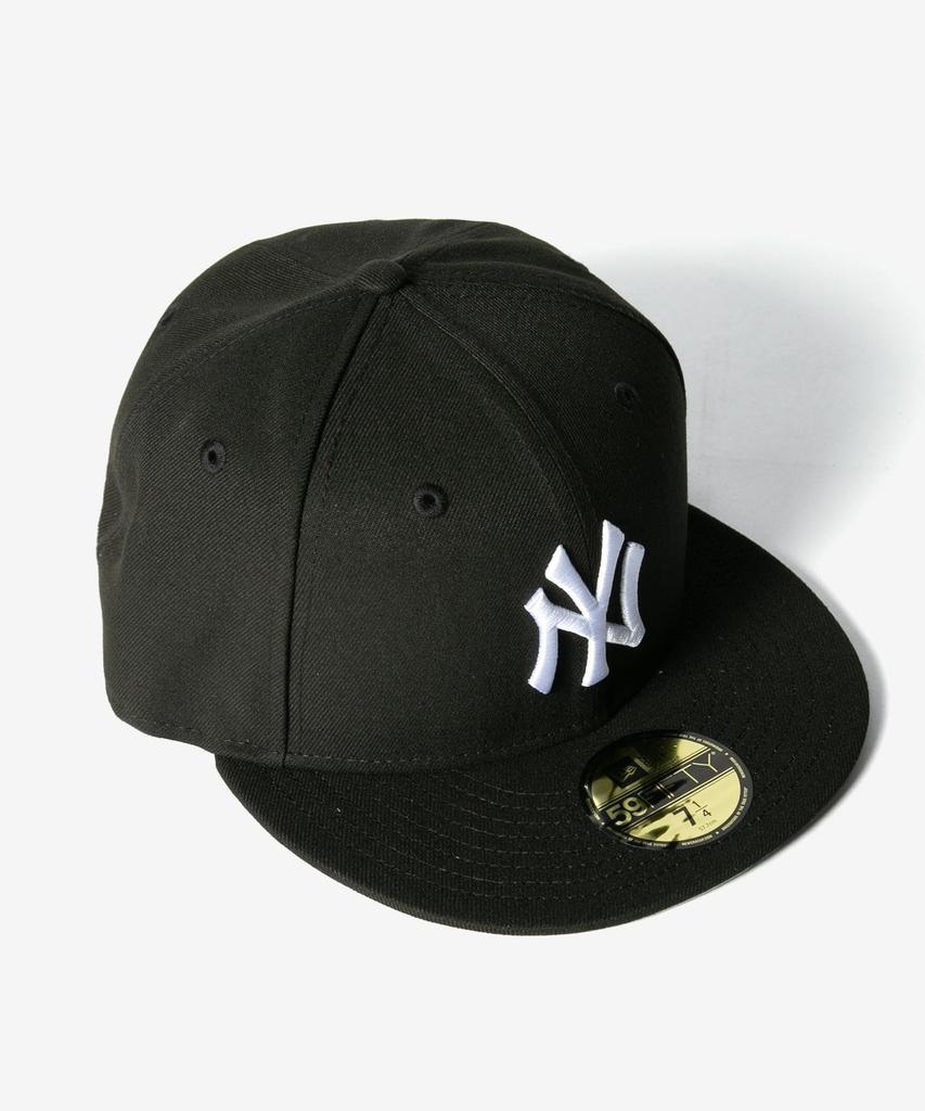 New Era 59FIFTY New York Yankees Black Size 7 Cap, & White, 1/8" [Used]