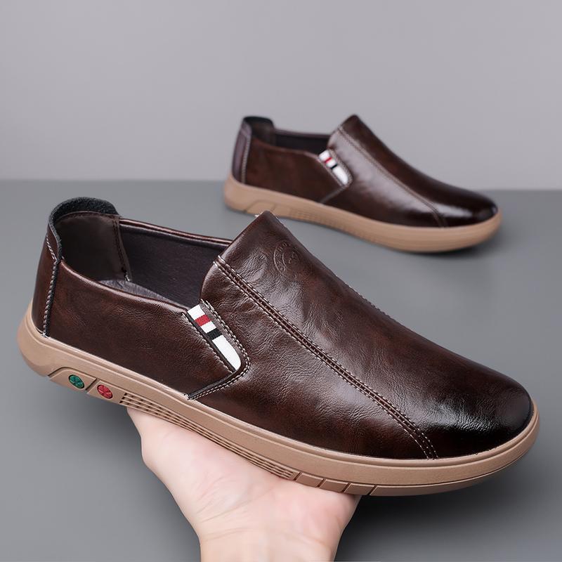 Fashionable Brand high quality Round headed slip on leather shoes Flat Bottomed Men Handmade comfortable Travel Driving loafers