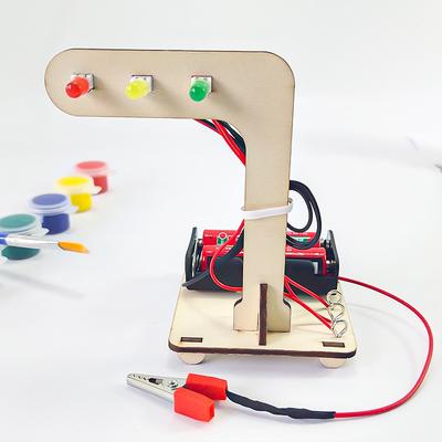 Handgemaakte Technologie voor Kinderen Kleine Productie DIY Verkeerslichten Leuke Uitvinding Educatief Wetenschaps Speelgoed Leren STEM Onderwijs