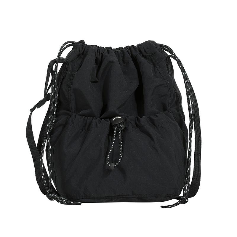 

Новая нейлоновая сумка-ведро через плечо женская повседневная трендовая сумка через плечо в стиле нишевой дизайнерской сумки с плиссировкой на веревке для женщин One Size чёрный