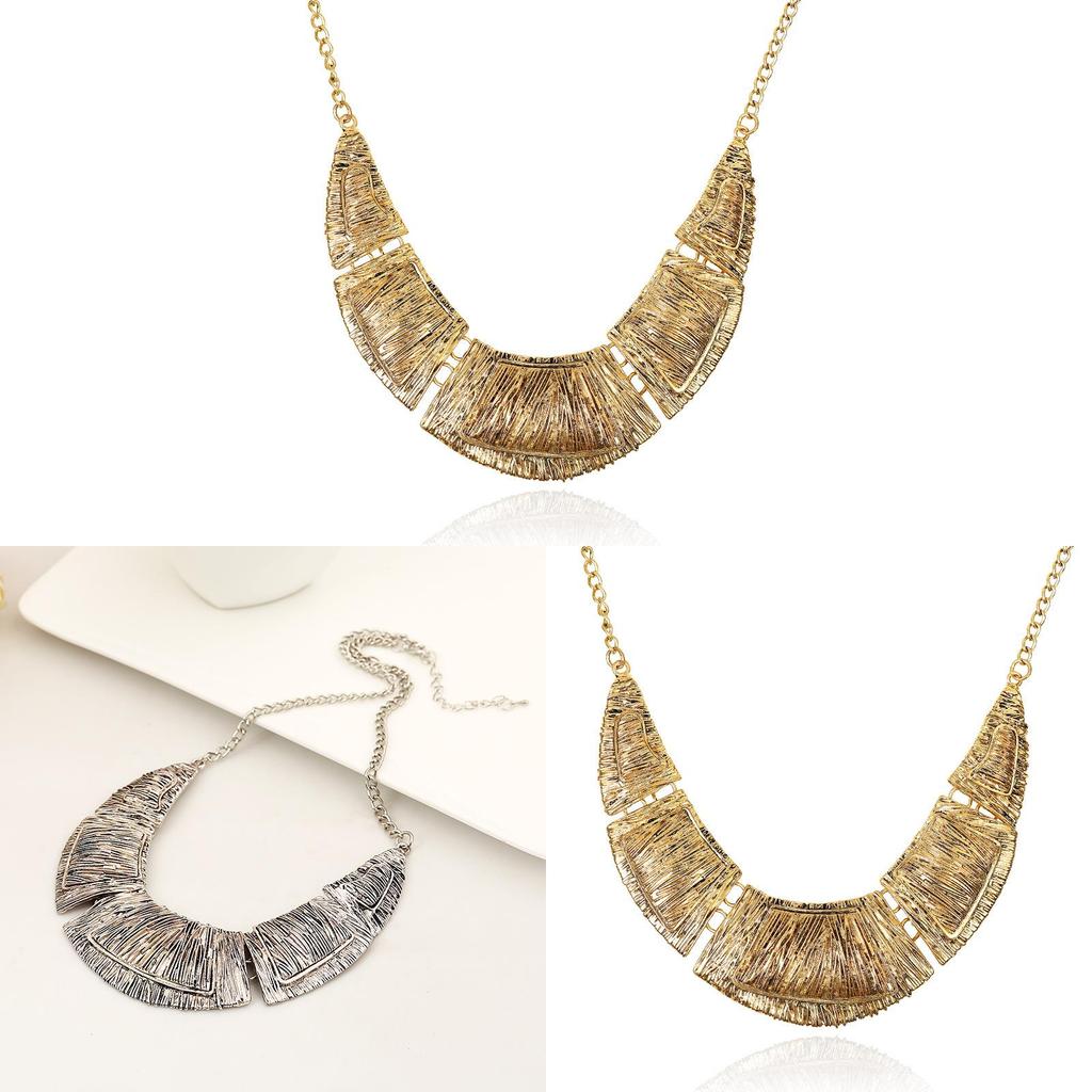 Vintage Palace Style Metal Bib Necklace With Geometric Design For Retro Fashion Enthusiasts
