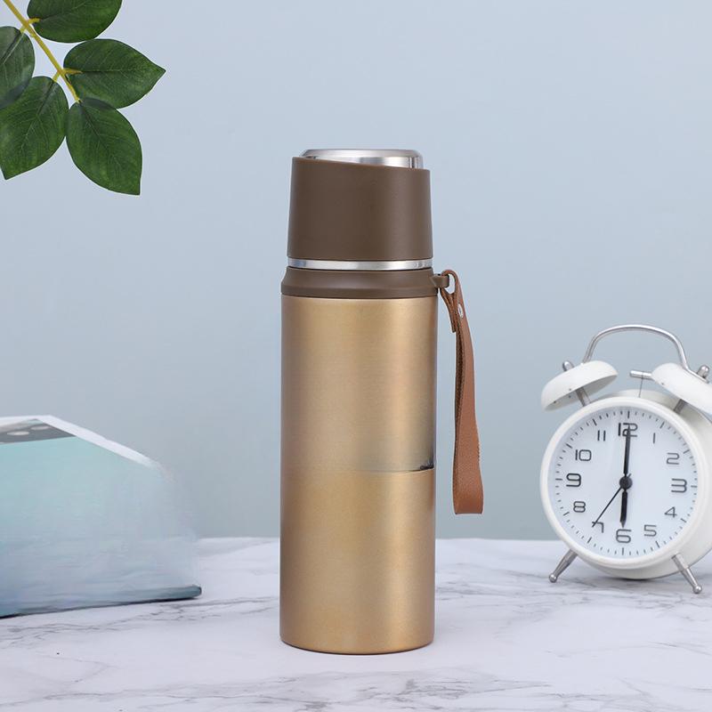 

Кружка из нержавеющей стали 304, уличная автомобильная дорожная чашка для воды большой емкости, веревка, портативная портативная чашка 800ml золотой