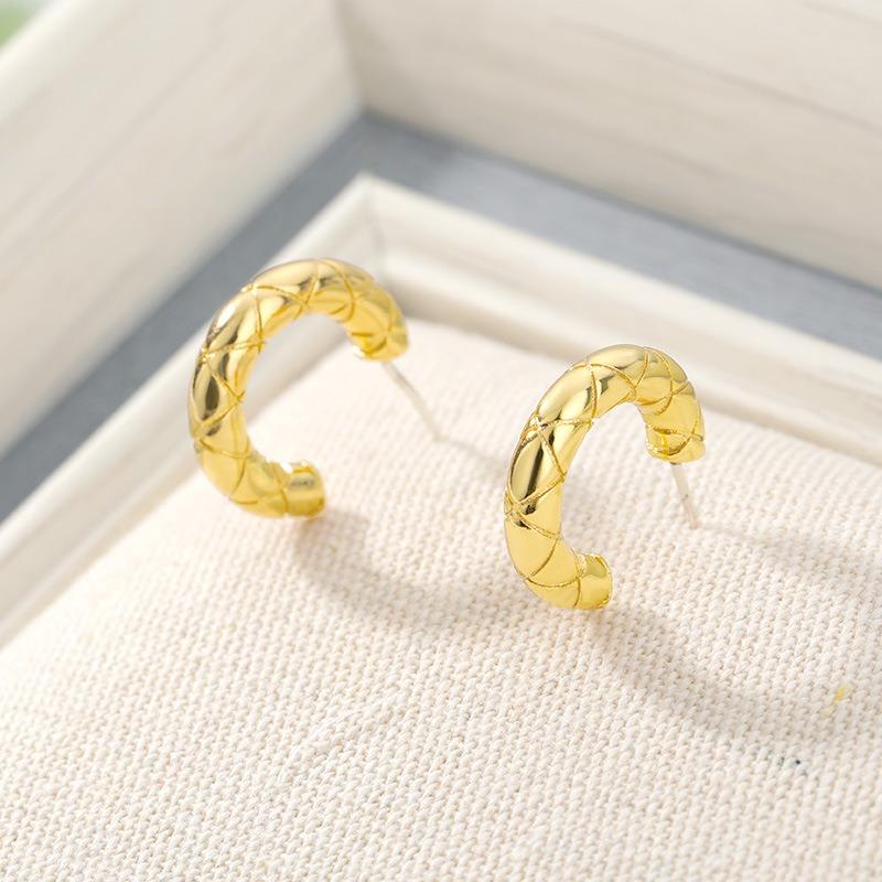Creative and simple crack ear buckle earrings women's sweet and cool temperament versatile earrings