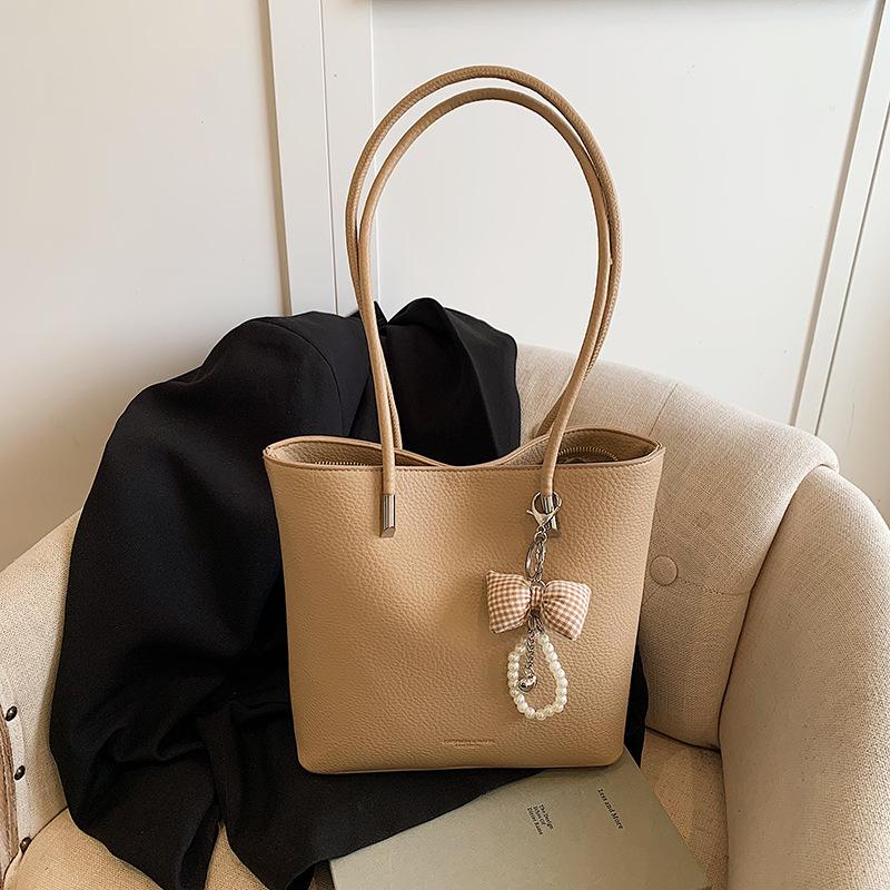 

Large-capacity bags women s new spring and summer simple and versatile shoulder bags are popular today, bucket bags хаки