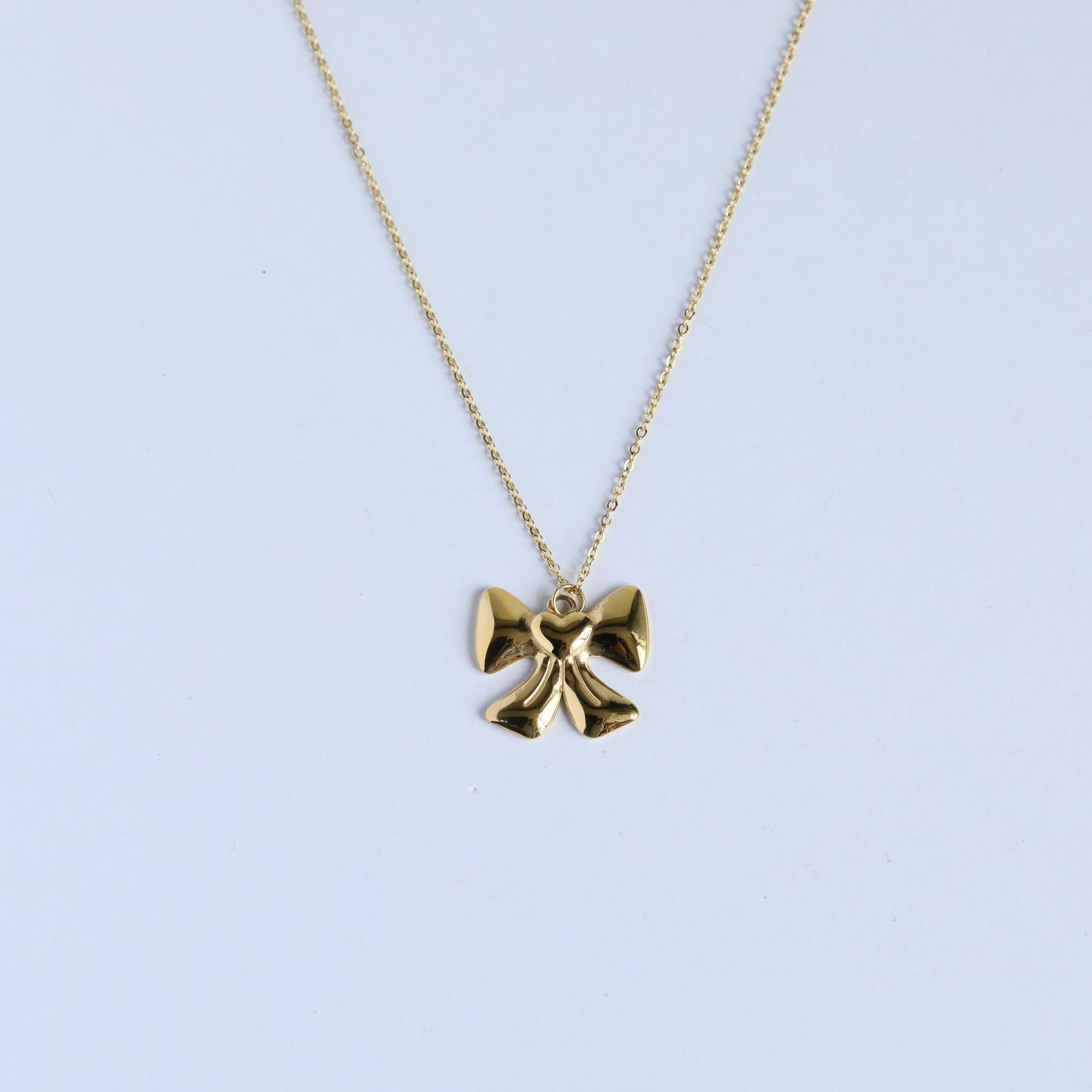 Exaggerated Bow Necklace Female, Temperament Simple Chocker Female Light Luxury Commuter Pearl Necklace