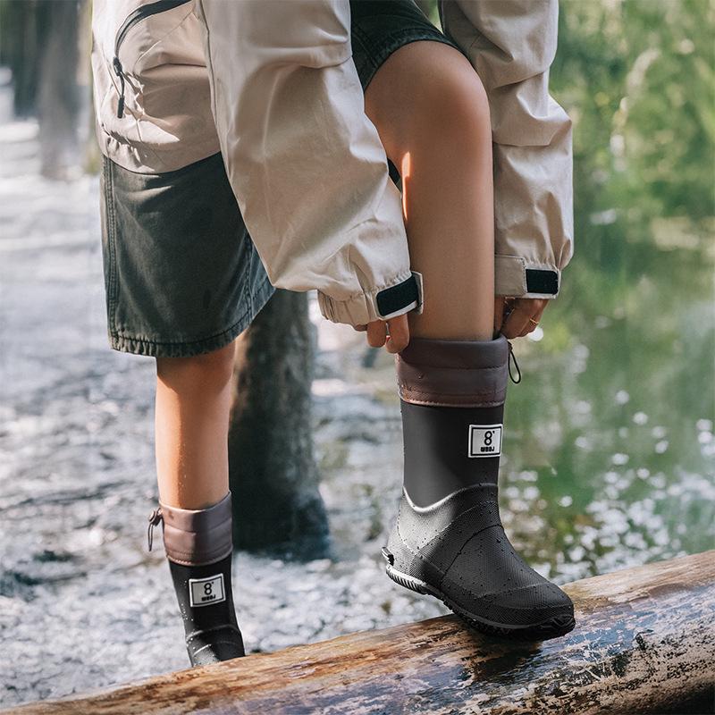 Kinder Wasserdichte Rutschfeste Regenstiefel für Jungen und Mädchen - Leicht, Faltbar, Perfekt für Grundschüler.