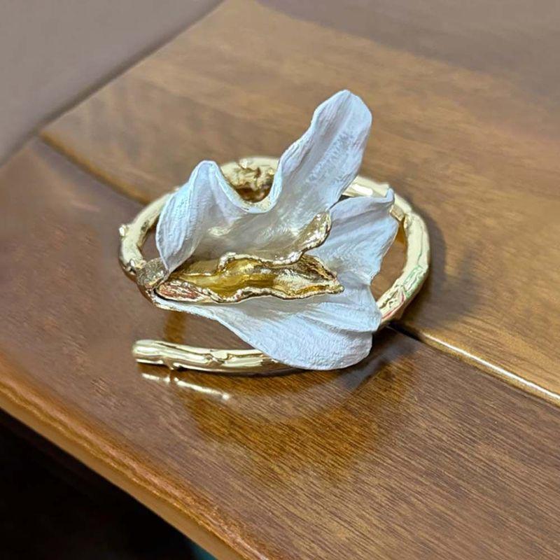 European and American Liquid Simple Luxury Smart Leaves Winding Elegant Bracelet Opening Exaggerated Metal Leaves Wrist Ring Women
