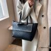 High-end large bag women's bag, new trendy Korean version large-capacity handbag, autumn and winter retro commuter tote bag
