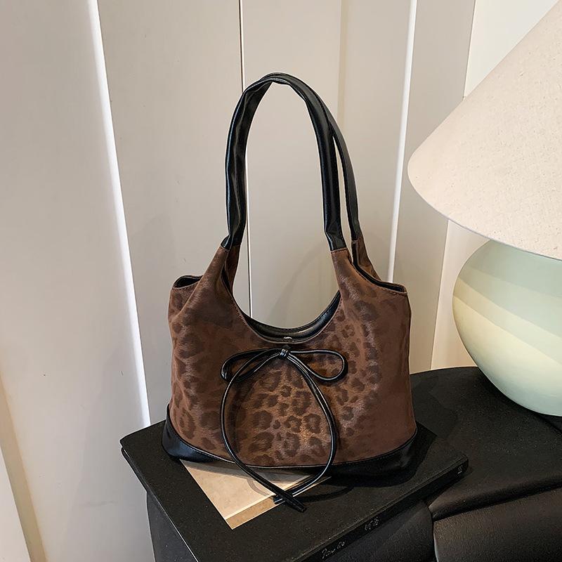 Leopard Print Bag Women's Large-capacity 2025 New Autumn and Winter Versatile Retro Shoulder Bag Popular Commuter Tote Bag This Year