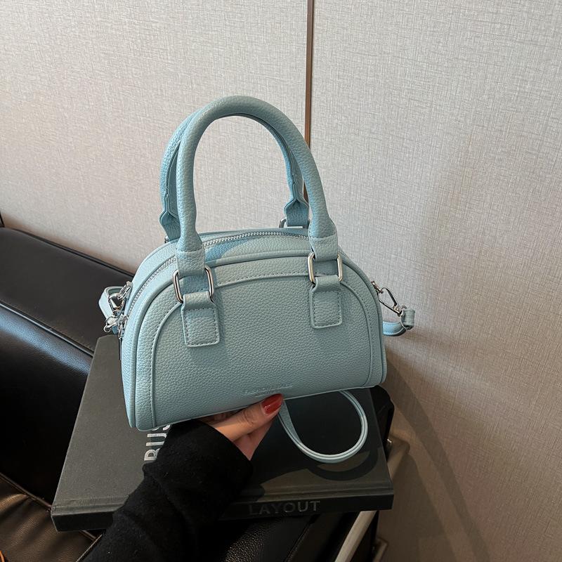 Small Bag Women's Retro New Fashion Messenger Bag Versatile Niche Portable Pillow Bag