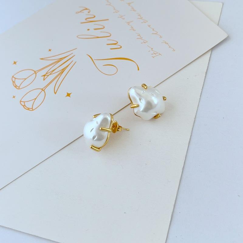 Meier New fashionable, light luxury, commute-ready, minimalist, niche design irregular pearl inlaid metal stud earrings