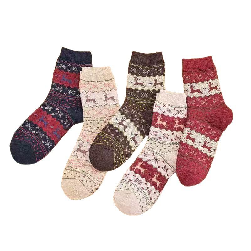 Women's Mid-Calf Reindeer Jacquard Wool Socks - Soft & Comfortable for Autumn and Winter