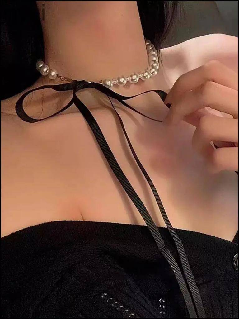 Women's Vintage Bowknot Collarbone Necklace Long Velvet Ribbon Pendant Choker