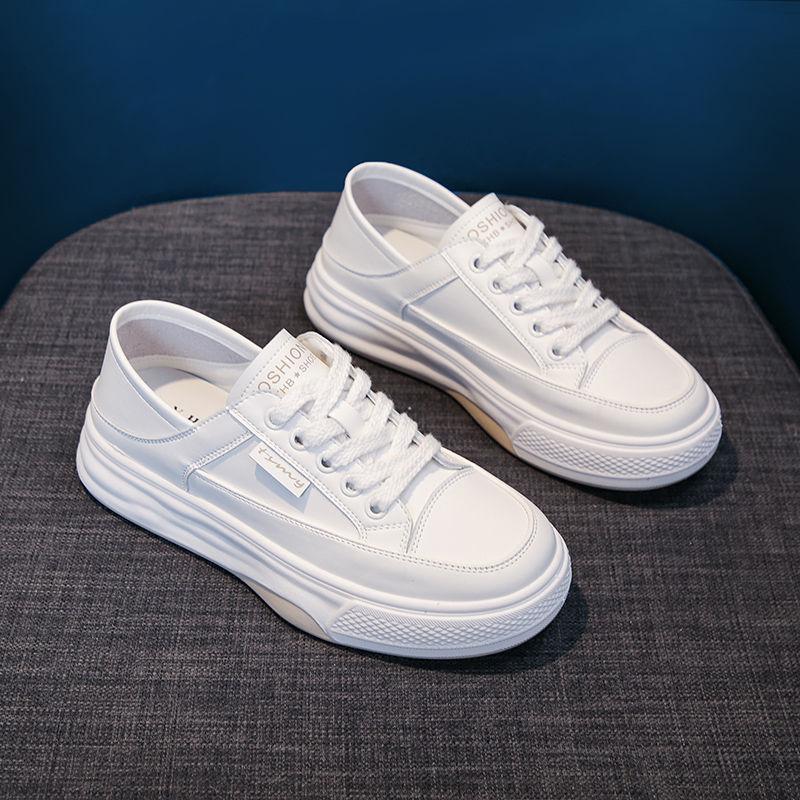 Modèles populaires de petites chaussures blanches paresseuses à deux façons pour femmes automne 2025 nouveau polyvalent à fond plat décontracté chaussures de planche à une pédale super hot