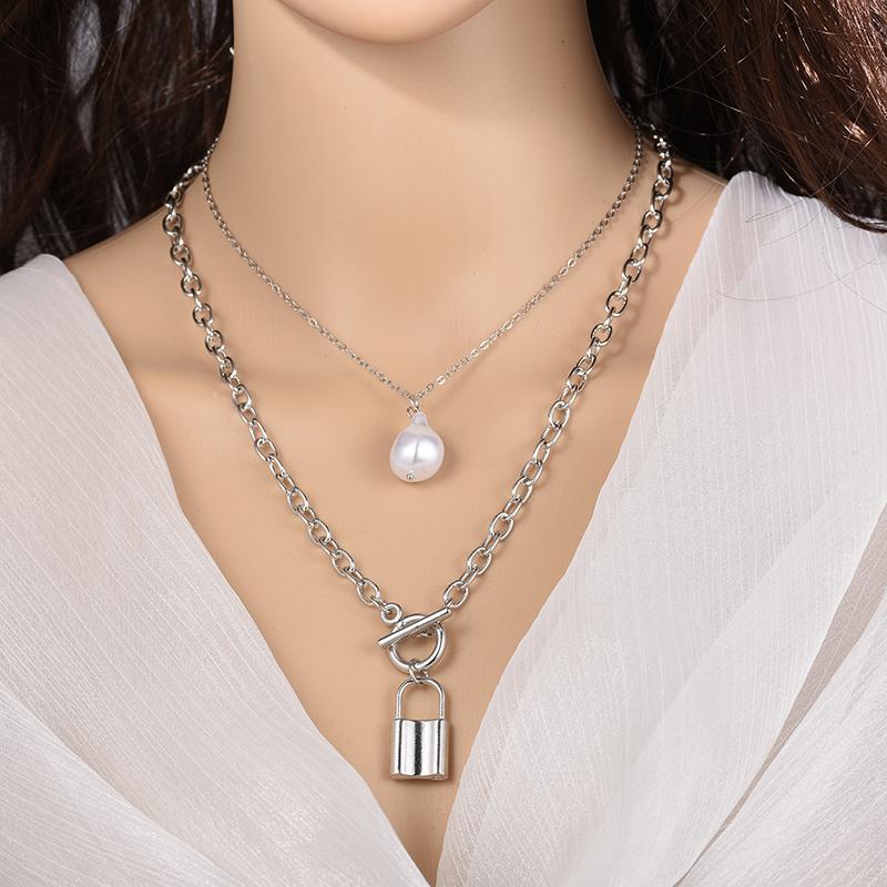 Fashion Vintage Layered Pearl Choker Pendant Necklace Women Gold Copper Color Chain Butterfly Baroque Pearl Necklace Zircon
