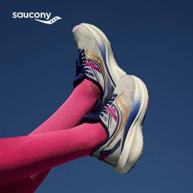 

SAUCONY Triumph 20 Women s Running Shoes 37.5