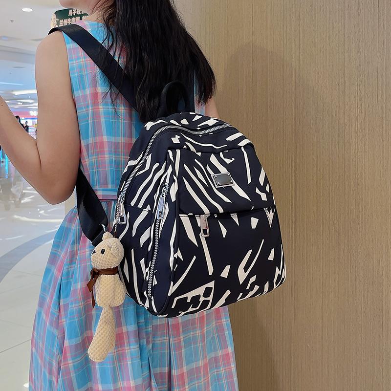 Large capacity travel backpack women's new fashion commuter nylon women's backpack leisure travel backpack