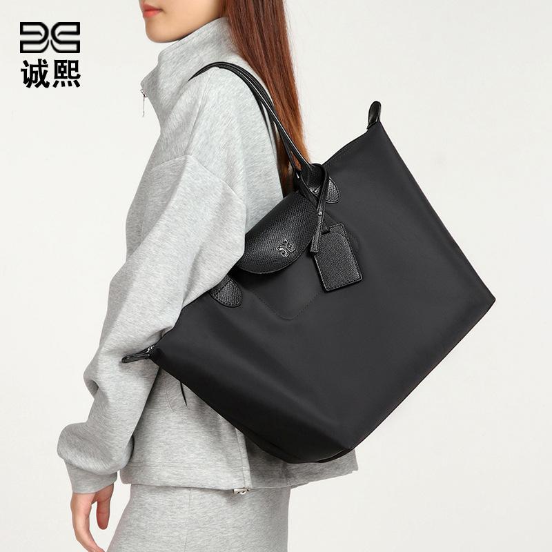 Simple portable tote women's bag waterproof nylon shoulder armpit bag commuting large capacity Longxiang dumpling bag