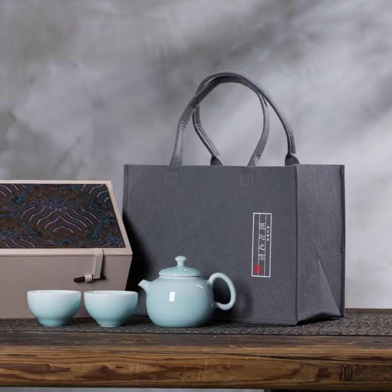 Yi Hu De Ceramic Tea Set (1 Pot, 2 Cups)