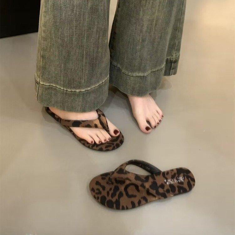 2025 summer new flip-flops thick heel cool slippers medium heel sandals women's shoes trendy fashion outer wear square toe