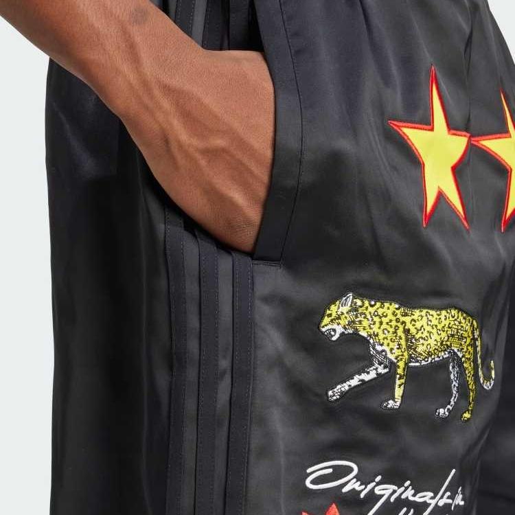 Adidas Originals Classic Sports Series Comfortable Striped Loose Fit Three-Quarter Casual Shorts Men Shorts Black KA4546