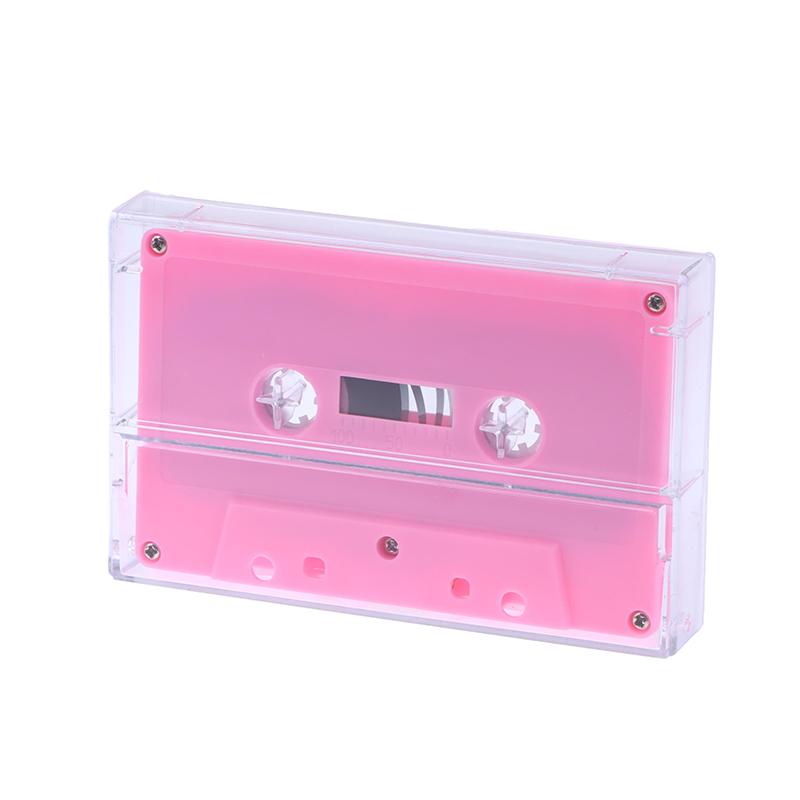 1 sada standardních barevných kazetových přehrávačů s prázdnou kazetou a 45minutovou magnetickou kazetou, průhlednou úložnou krabicí pro nahrávání řeči a hudby