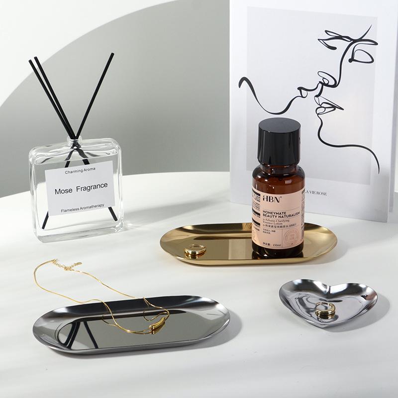 "Retro Metall Relief Tablett": Foto-Requisite & Schönheitsornament für Make-up & Fotografie"