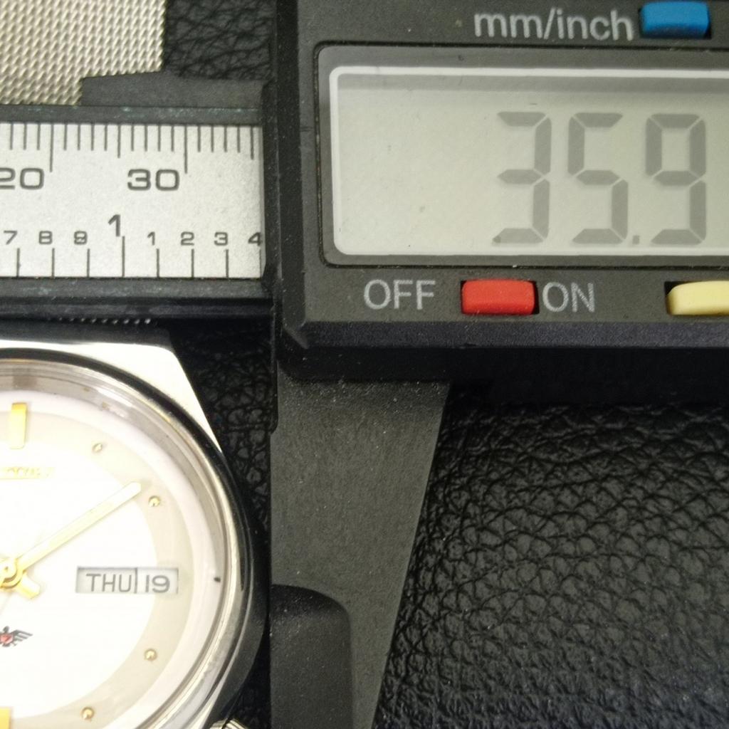 VINTAGE CITIZEN AUTOMATIC 8200 JAPAN MENS WHITE COLOR DIAL WATCH a702751-1 R210-a702751