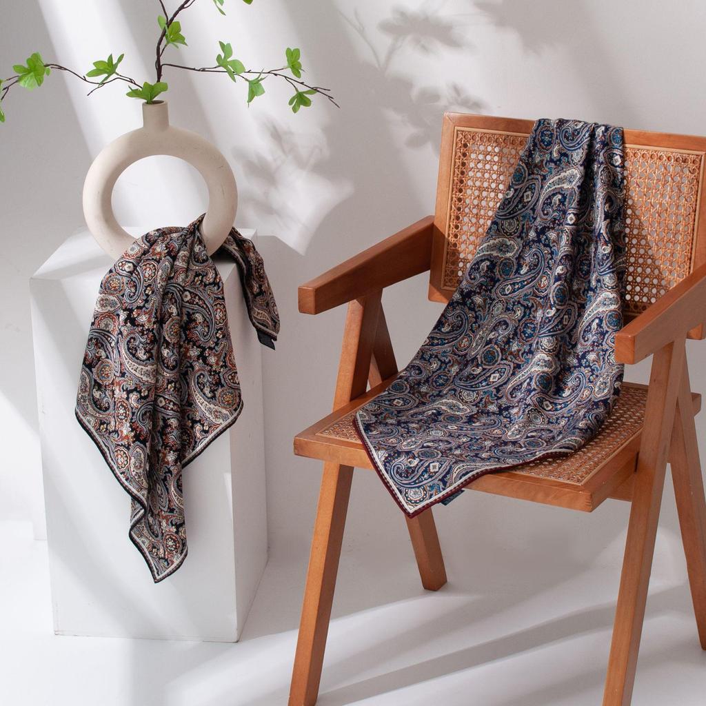 Elegant Dual-Sided Wool Scarf: Versatile Fashion Shawl for Ladies