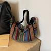 Torba na ramię w stylu plemiennym, Składana torba crossbody z zapięciem na zamek błyskawiczny, Wzorzysta w paski, Motyw flagi, Krawędź malowana ręcznie, Podszewka do prania ręcznego
