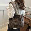 Spring new retro fashion printed shoulder bag underarm commuting large capacity tote bag high sense casual