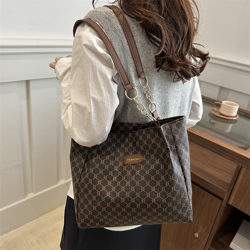 Spring new retro fashion printed shoulder bag underarm commuting large capacity tote bag high sense casual