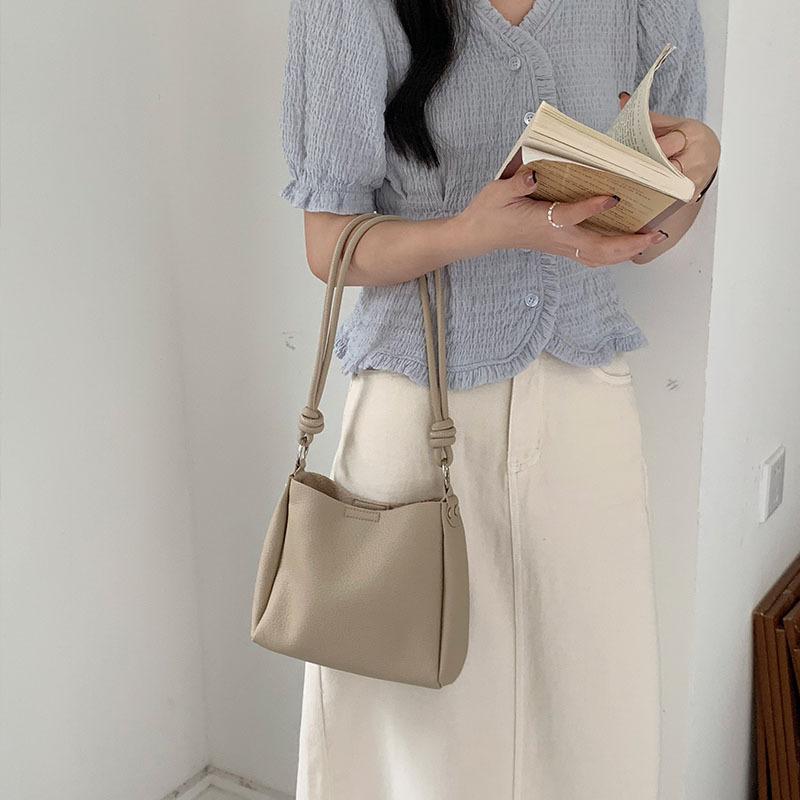 Designer PU Bucket Single Shoulder Bag For Women  New Elegant Fashion Simple Commuter Postman Large Capacity Crossbody Bag