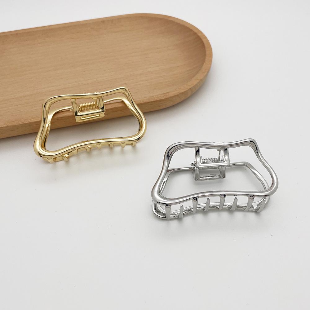 2026 Cloud Hair Clip: Retro Metal Claw Double Clip, Simple Hollow Design, Fashionable Shark Bun Holder.