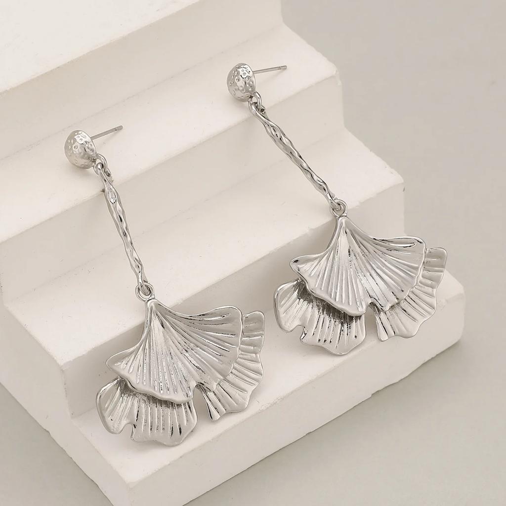 Minimalism Zinc Alloy Ginkgo Leaf Pendant Earrings for Women Vintage Charming Long Earrings High-end Party Zircon Ornament