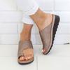 Neue Damensandalen in Übergröße, neue europäische und amerikanische Damen-Sets mit dicker Sohle, Zehen-Cool-Slipper sind das ganze Jahr über auf Lager.