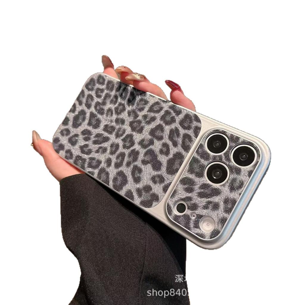 The new electroplated leather leopard print is suitable for iPhone17Promax mobile phone case 16pro fine hole 15 protective case.